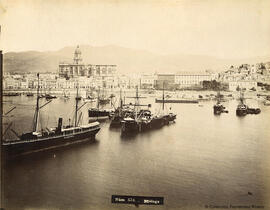 Málaga, panorámica del puerto y la ciudad desde la Farola, con la catedral y la Aduana. R. Garzón.