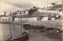 Málaga, barrio de casas de la Alcazaba, la Coracha y el Cuartel de Levante desde el Muelle Viejo. J. Valentine.