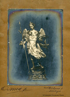 Málaga, reproducción de una escultura de San Rafael de Fernando Ortiz, M. Osuna