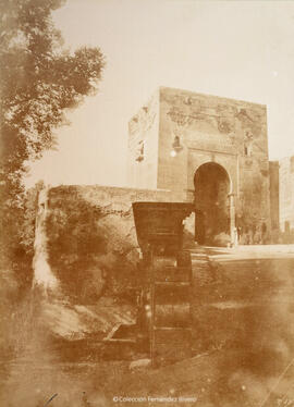 Granada, Alhambra, Puerta de la Justicia y fuente de Carlos V. De Launay.