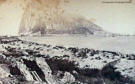 Gibraltar, el peñón desde el las ruinas del Fuerte de San Felipe, en las playas occidentales de La Línea. James Mann