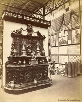 Mueble de Forzano Hermanos, de Madrid, probablemente en la exposición de Filadelfia en 1876. Fotógrafo desconocido.