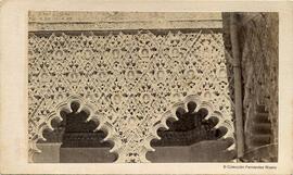 Sevilla, Alcázar, Patio de las Doncellas, detalle de los arcos lobulados. Dubois.