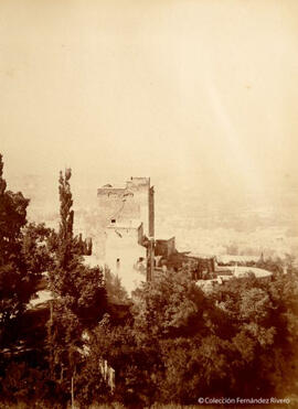 Granada, las Torres Bermejas de la Alhambra, desde el Generalife. Léon et Lévy