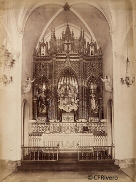 Galicia, altar mayor y retablo neogótico dedicado a la Virgen María en una iglesia desconocida. Valentín Medía.