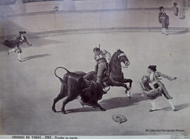 Pintura de autor desconocido. Suerte del picador en una corrida de toros. J. Laurent y Cia.