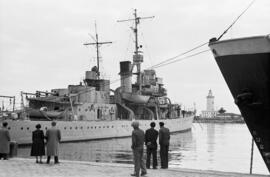 Buque Escuela Charleston, de la Armada americana, atracado de popa en el Muelle 2. Febrero de 1953. Málaga, España.