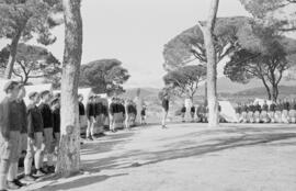 El secretario general del Frente de Juventudes en el campamento Vigil de Quiñones, Marbella. Febrero de 1954. Málaga. España