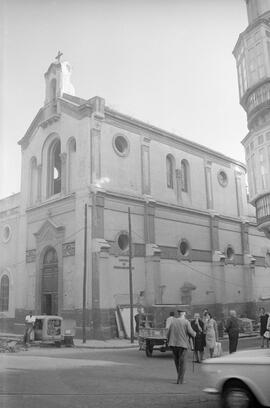 Iglesia de la Aurora del Espíritu Santo, en calle Álamos, esquina Puerta de Buenaventura. Julio de 1968. Málaga, España.