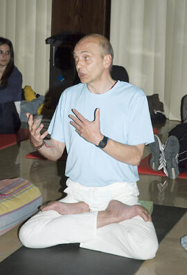 Taller de Yoga. 2º Congreso Internacional de Actividad Físico-Deportiva para Mayores de la Universidad de Málaga. Palacio de Ferias y Congresos de Málaga. Marzo de 2007