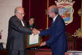 Entrega del título de Hijo Predilecto a Eugenio Chicano. Ayuntamiento de Málaga. Octubre de 2014