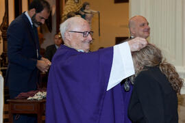 Entrega de medalla de la Cofradía de Estudiantes. Misa de Lunes Santo. Iglesia de San Agustín. Marzo de 2015