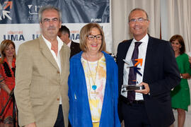 Carlos de las Heras, Adelaida de la Calle y José Pablo Lara en el homenaje de la Asociación de An...