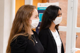 Zúa Méndez y Teresa Lozano. "Dialogando" con Towanda Rebels. Facultad de Derecho. Octub...