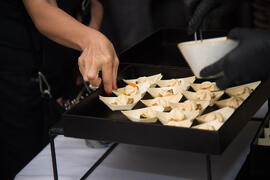 Showcooking en patio del Hotel Molina Larios. Curso "Ciencia y gastronomía. Desmontando leye...