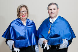 Retrato de Francisco José Palma Molina y Adelaida de la Calle previo a su imposición de la Medalla de Oro de la Universidad de Málaga. Paraninfo. Mayo de 2016
