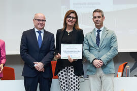 Reconocimiento especial a Carmen de Vivero de Porras por su promoción como profesora permanente laboral en la Facultad de Marketing y Gestión. Campus de Teatinos. Junio de 2025