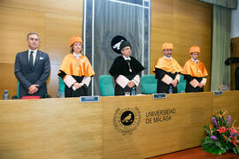 Mesa presidencial en la investidura como Doctor "Honoris Causa" de José Emilio Navas po...