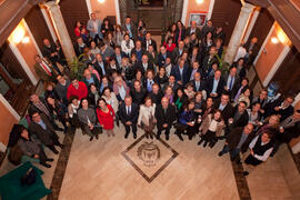 Foto de grupo. Recepción a los asistentes a la Conferencia de Decanos de Economía y Empresa. Cole...