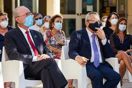 Francisco de la Torre y José Ángel Narváez en el homenaje a los sanitarios en la Facultad de Medi...