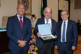 Entrega de Distinción de Honor a José Manuel García Campos. Celebración de San Lucas. Facultad de Medicina. Noviembre de 2019