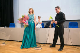 La soprano Ascensión Padilla y el pianista Ernesto Gabaldón tras su actuación. Graduación y claus...