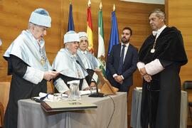Investidura como "Doctores Honoris Causa" de Antonio García Berrio y Pilar Palomo Vázquez por la Facultad de Filosofía y Letras de la Universidad de Málaga. Edificio del Rectorado. Junio de 2024