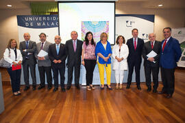 Foto de grupo tras la presentación de la XIV edición de los Cursos de Verano de la Universidad de...