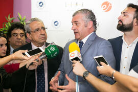 José Ángel Narváez, Javier Carnero y Mariano Ruiz. IV Feria de Empleo de la Universidad de Málaga. Escuela Técnica Superior de Ingenierías Industriales. Mayo 2018