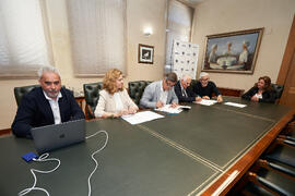 Firma de la donación del archivo fotográfico y de cine de Antonio España a la Universidad de Málaga. Edificio del Rectorado. Abril de 2025