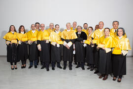 Retrato de grupo previo a la investidura como Doctor "Honoris Causa" de Edmund Neugebau...