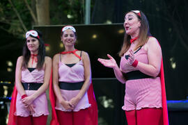 Representación de la obra "Superheroínas, S.L." de la compañía de teatro Caramala. Cursos de Verano de la Universidad de Málaga. Marbella. Julio de 2018