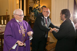 Entrega de medallas de la Cofradía de los Estudiantes. Misa de Lunes Santo. Iglesia de San Agustí...