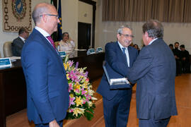 Entrega de galardón a Agustín José Eslava Martín. Celebración de San Lucas. Facultad de Medicina. Noviembre de 2019