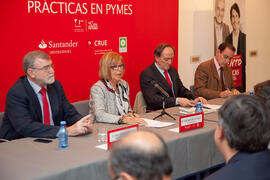 Presentación "Becas Santanter CRUE CEPYME: Prácticas Profesionales en Empresa". Rectora...