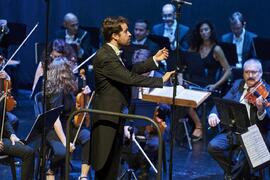 José Luis López Antón dirige a la Orquesta Sinfónica de Málaga. Concierto Conmemorativo del 50 Aniversario de la Universidad de Málaga. Auditorio Edgar Neville, Málaga. Junio de 2022