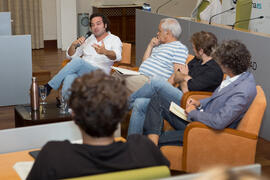 Mesa redonda: «Democracia, el gobierno de la persuasión: relatos, opiniones, espectáculo». Curso ...