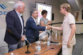 Clausura y entrega de diplomas. Curso "Mujeres frente a la violencia". Cursos de verano...