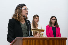 Intervención de una alumna en su graduación de Máster de la Facultad de Ciencias Económicas y Emp...