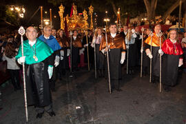 Miembros del equipo de gobierno y representantes de la Universidad de Málaga en el desfile procesional de la Hermandad de los Estudiantes. Málaga. Abril de 2014
