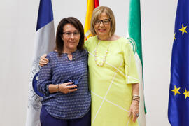 Retrato con la rectora en el homenaje a los jubilados y al personal que cumple 25 años de servici...