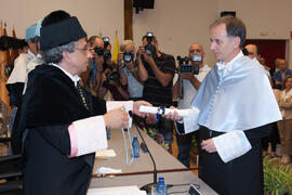 Investidura como Doctor "Honoris Causa" de Antonio Soler por la Facultad de Filosofía y Letras de la Universidad de Málaga. Paraninfo. Junio de 2016