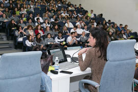 Beatriz Lacomba imparte la ponencia "Prueba para el acceso y admisión a la Universidad"...