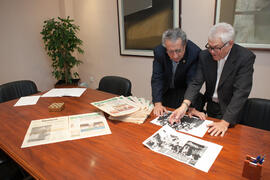 Juan de Dios Mellado y José Ángel Narváez. Firma del convenio para la donación del archivo fotogr...