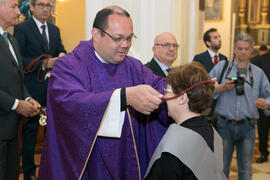 Entrega de medallas de la Cofradía de los Estudiantes. Misa de Lunes Santo. Iglesia de San Agustí...