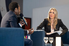 Cristina Mena. "Dialogando" con Ousman Umar. Facultad de Estudios Sociales y del Trabaj...