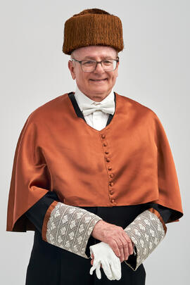 Retrato de Aníbal Ollero previo a su investidura como Doctor "Honoris Causa" por la Universidad de Málaga. Edificio del Rectorado. Mayo de 2025