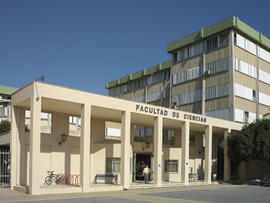 Fachada de la Facultad de Ciencias. Campus de Teatinos. Junio de 2007