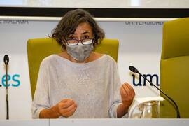 Elo Vega. Presentación del proyecto 'Itinerario artístico contra la violencia de género en la Universidad de Málaga. Un testimonio hace ciento'. Inauguración del Día Internacional Contra la Violencia Machista. Edificio del Rectorado de la Universidad de Málaga. Noviembre de 2020