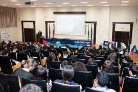 Antonio María Lara presenta la conferencia "Dialogando para desmontar mitos sobre nutrición&...